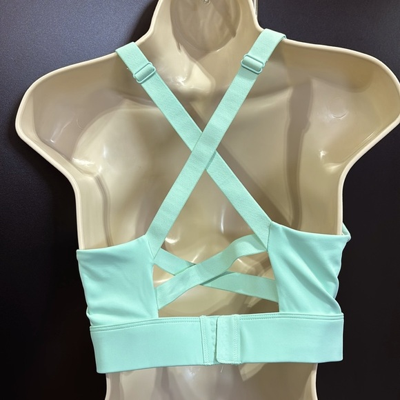 Ewedoos High Impact,crisscross back,adjustable straps,mesh lined,removable cups - Picture 1 of 7